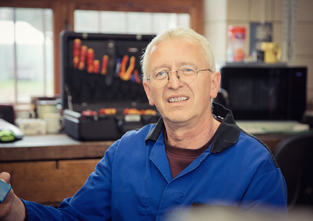 Gerd Mißbach in der Werkstatt